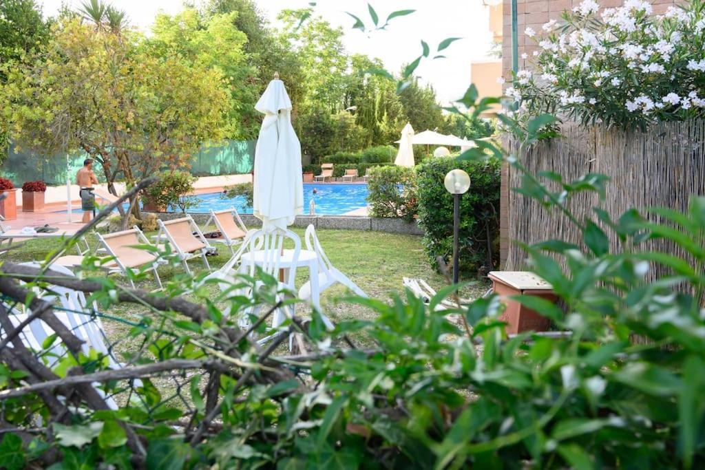 Laura Sweet Con Piscina Rom